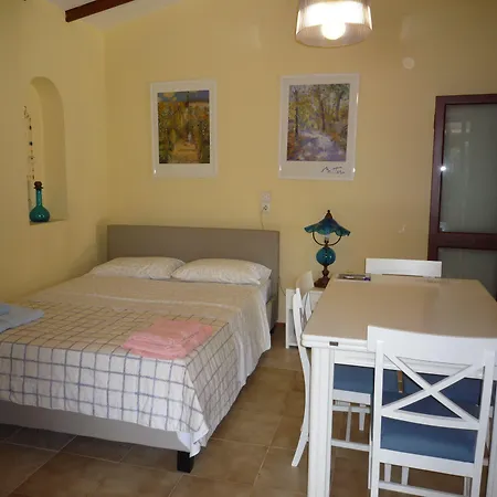 Saronikos Residences *